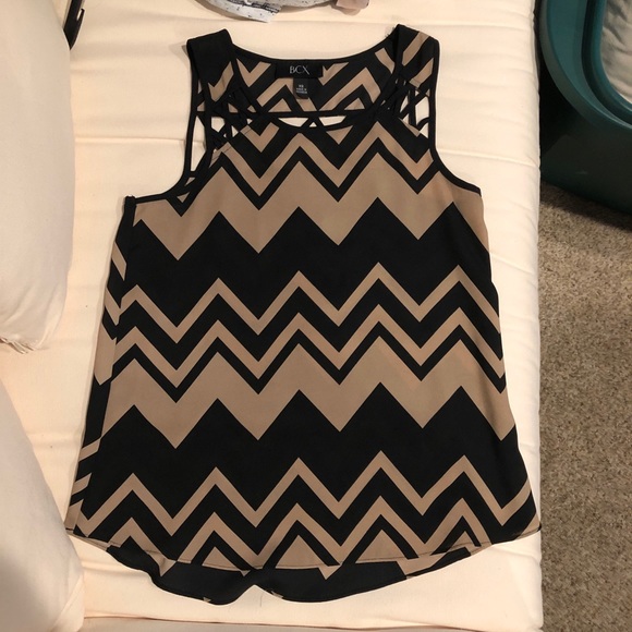 Black and Tan Flowy Tank - Picture 2 of 7